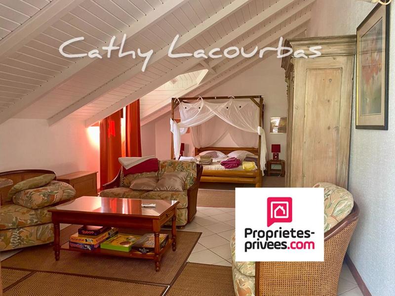 Villa - 234 m² - 8 pièces