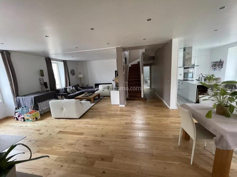 Maison - 204 m² - 8 pièces