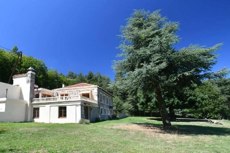 Maison - 600 m² - 10 pièces