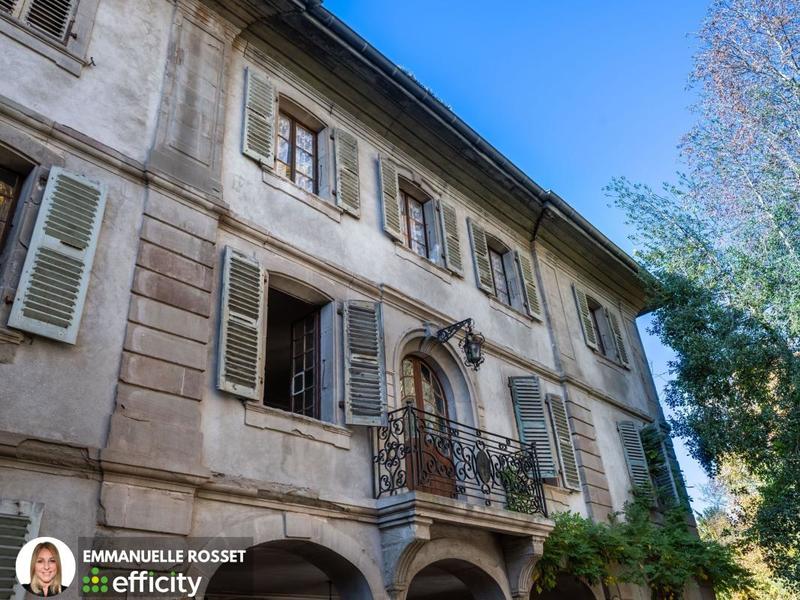 Château - 1 131 m² - 22 pièces