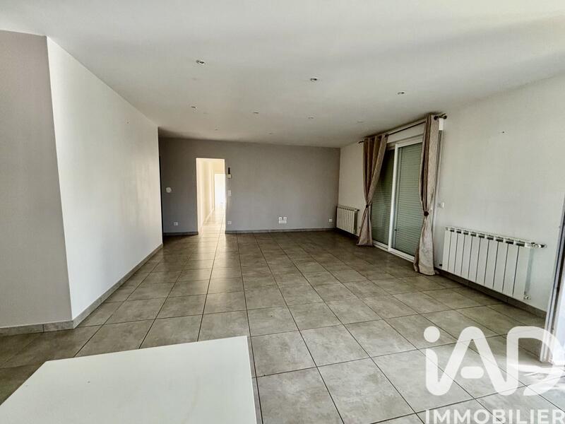 Maison - 300 m² - 11 pièces