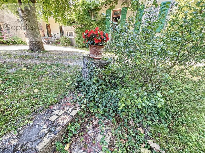 Maison - 226 m² - 9 pièces