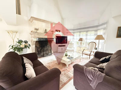 Maison - 233 m² - 8 pièces