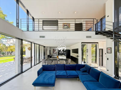 Villa - 250 m² - 5 pièces