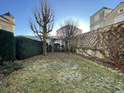 Propriété - 240 m² - 11 pièces