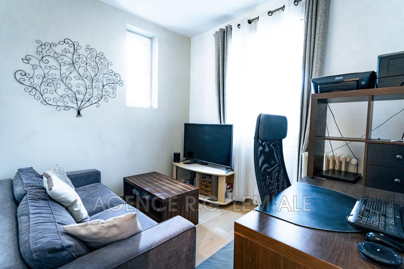 Maison - 230 m² - 11 pièces