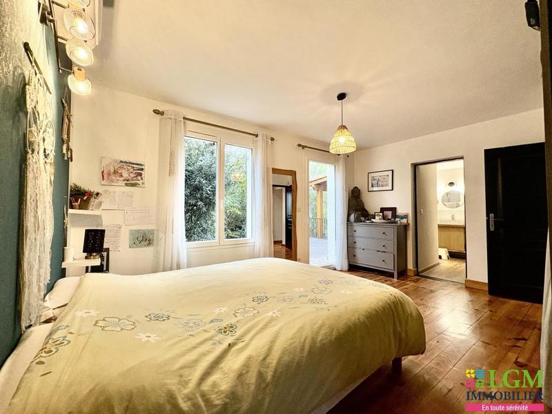 Maison - 220 m² - 5 pièces