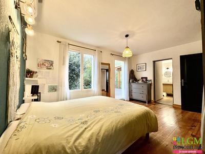 Maison - 220 m² - 5 pièces