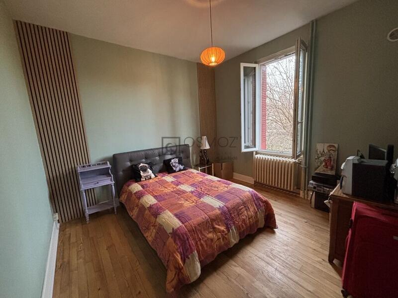 Maison - 180 m² - 8 pièces