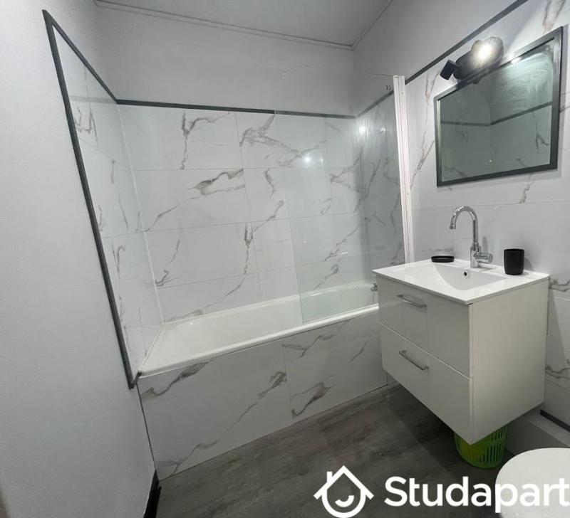 Chambre - 9 m² - 1 pièce