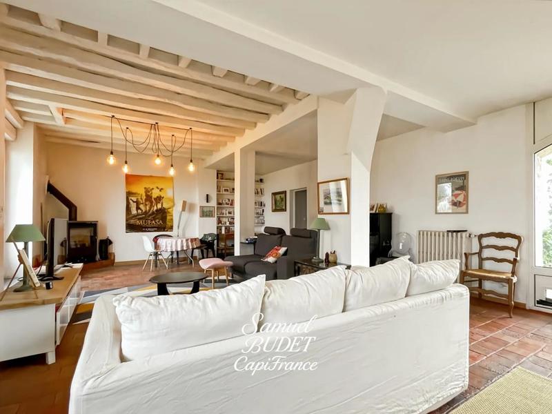 Maison - 230 m² - 7 pièces