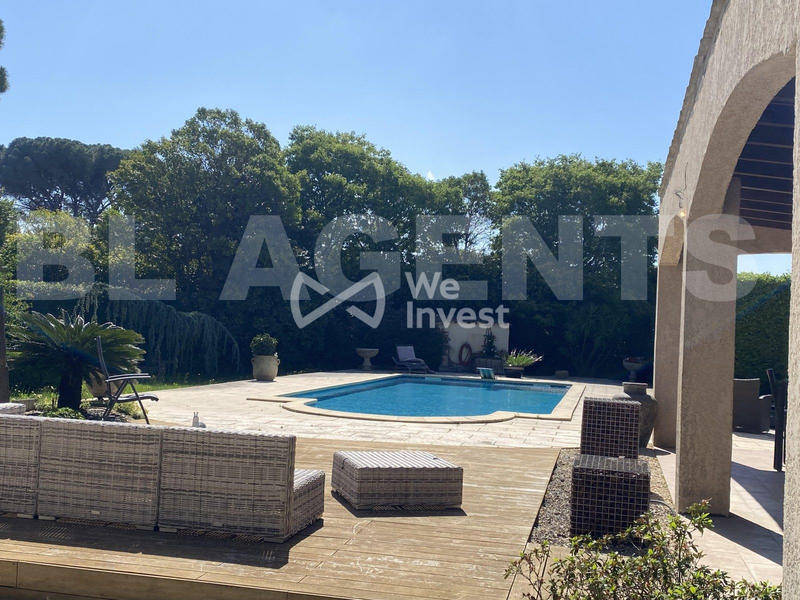 Maison - 273 m² - 8 pièces