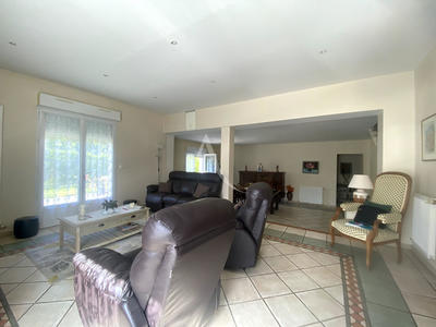 Maison - 214 m² - 8 pièces