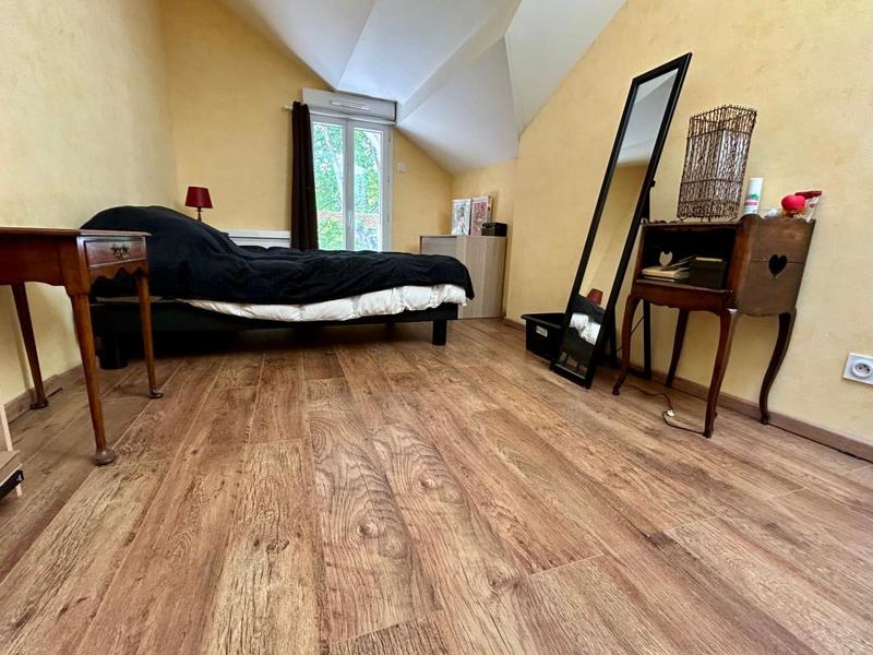 Maison - 285 m² - 9 pièces