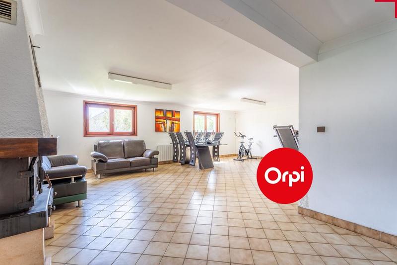 Maison - 250 m² - 6 pièces