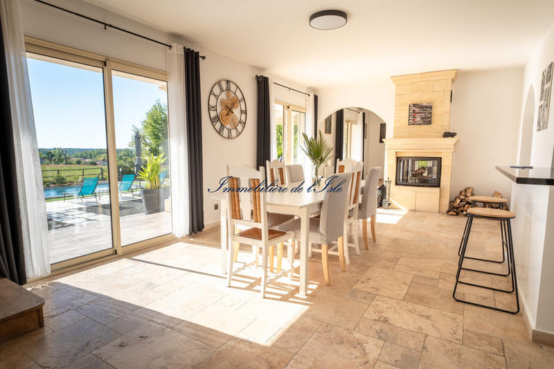 Maison - 235 m² - 8 pièces