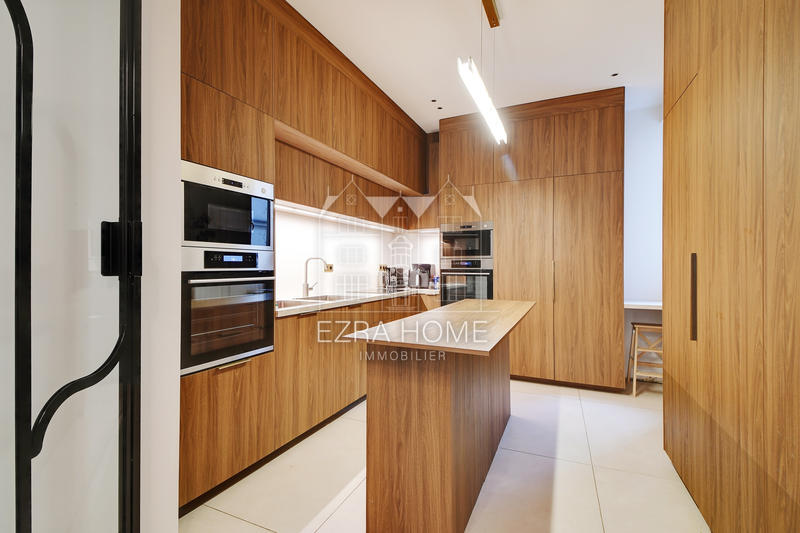 Appartement - 180 m² - 6 pièces