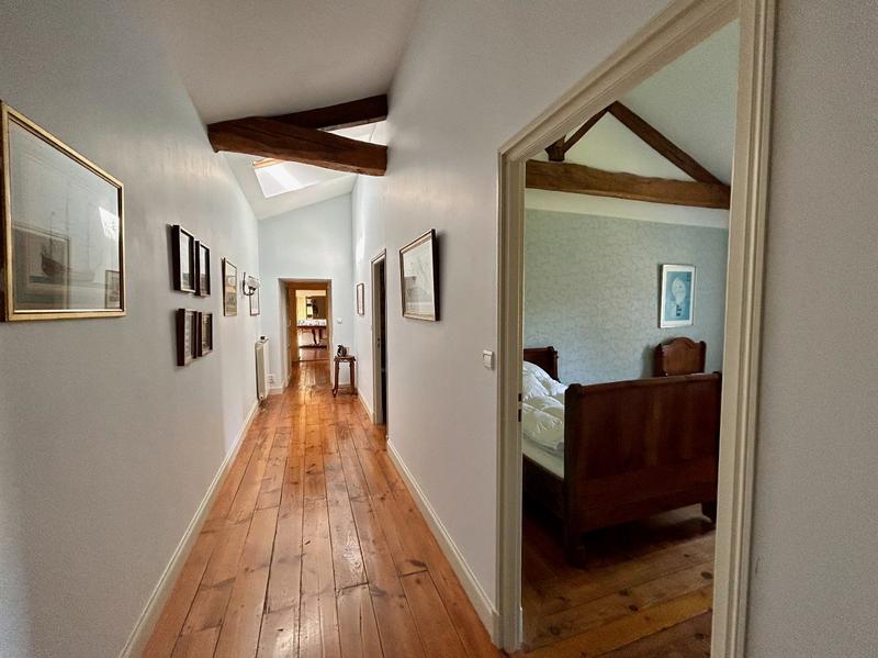 Maison - 336 m² - 10 pièces