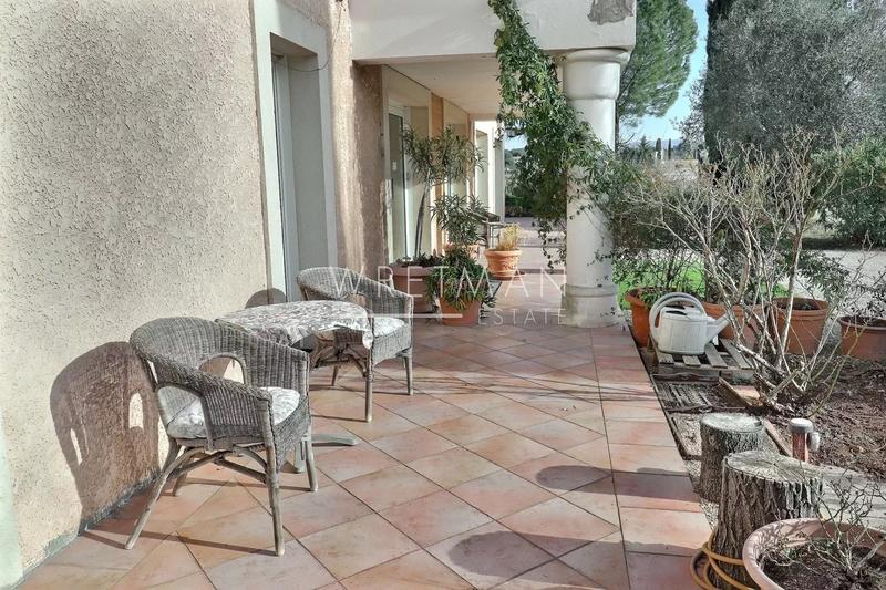 Propriété - 560 m² - 15 pièces