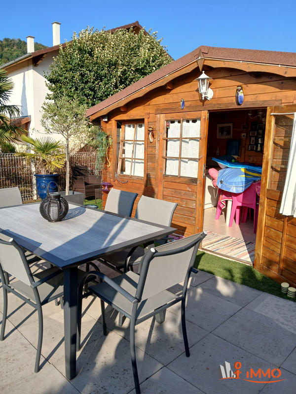 Maison - 90 m² - 8 pièces