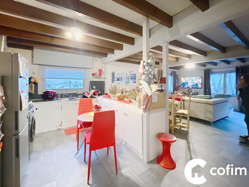 Maison traditionnelle - 236 m² - 10 pièces