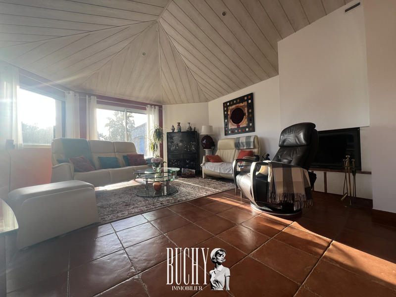 Maison - 202 m² - 7 pièces