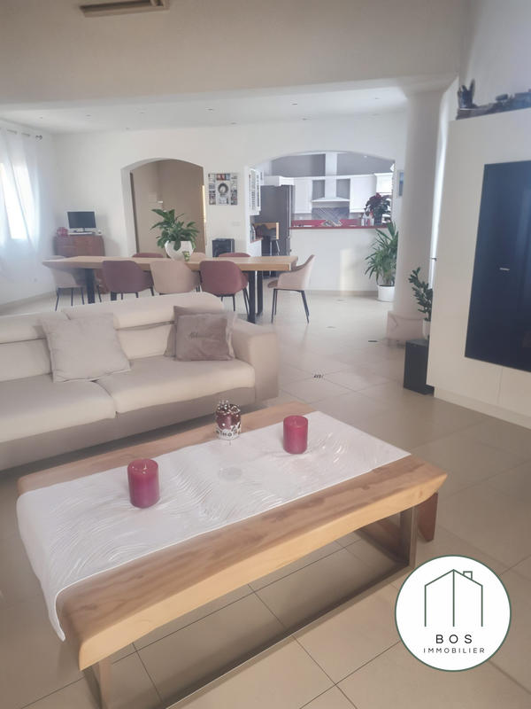 Villa - 213 m² - 6 pièces