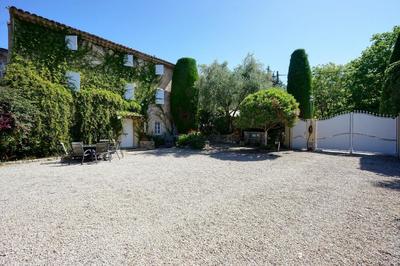 Mas - 360 m² - 11 pièces