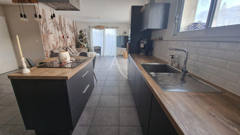 Maison - 94 m² - 5 pièces