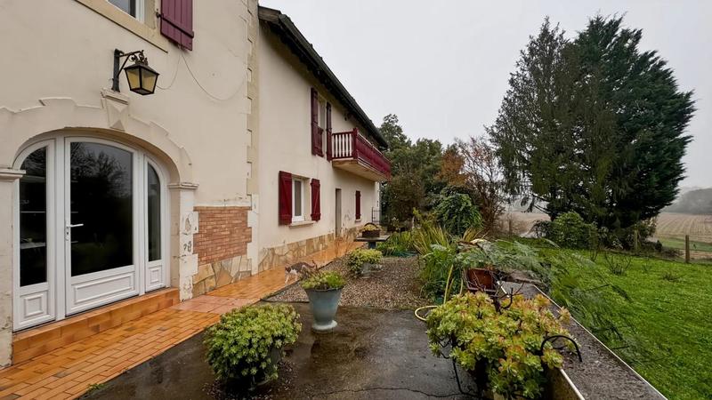 Maison de maîtres - 230 m² - 9 pièces