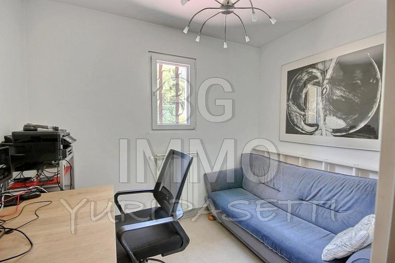 Villa - 1 365 m² - 5 pièces