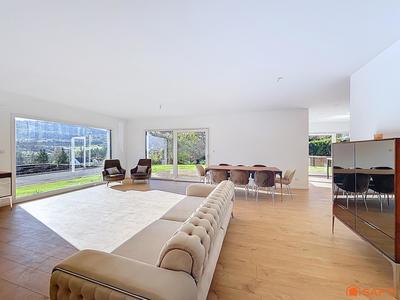 Maison - 208 m² - 5 pièces