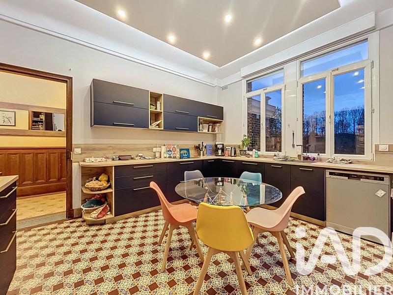 Maison - 260 m² - 10 pièces