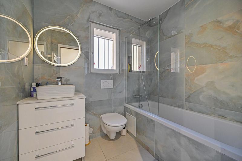 Maison contemporaine - 199 m² - 6 pièces