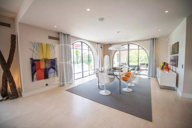 Propriété - 650 m² - 15 pièces