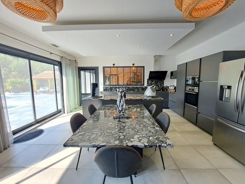 Maison - 206 m² - 6 pièces