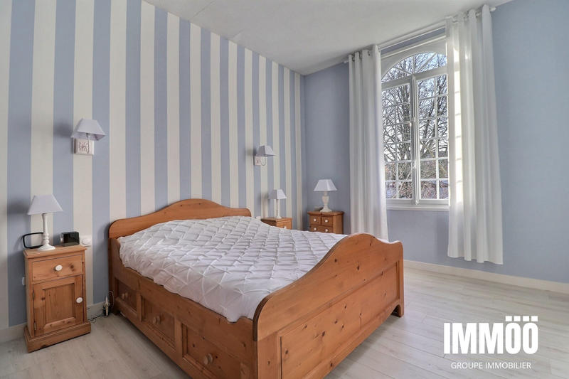 Maison - 225 m² - 10 pièces