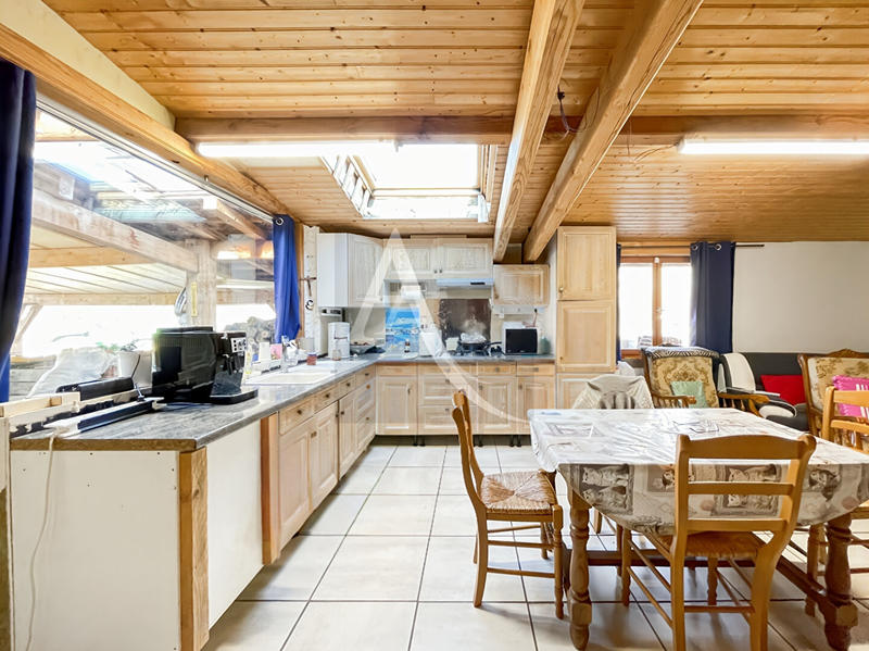 Maison - 300 m² - 6 pièces