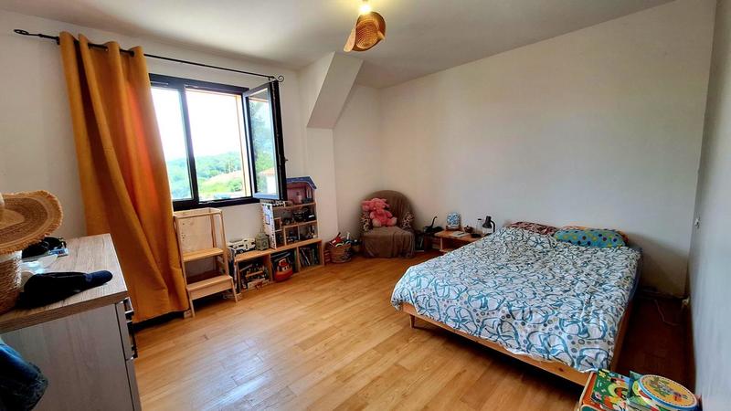 Maison - 265 m² - 9 pièces