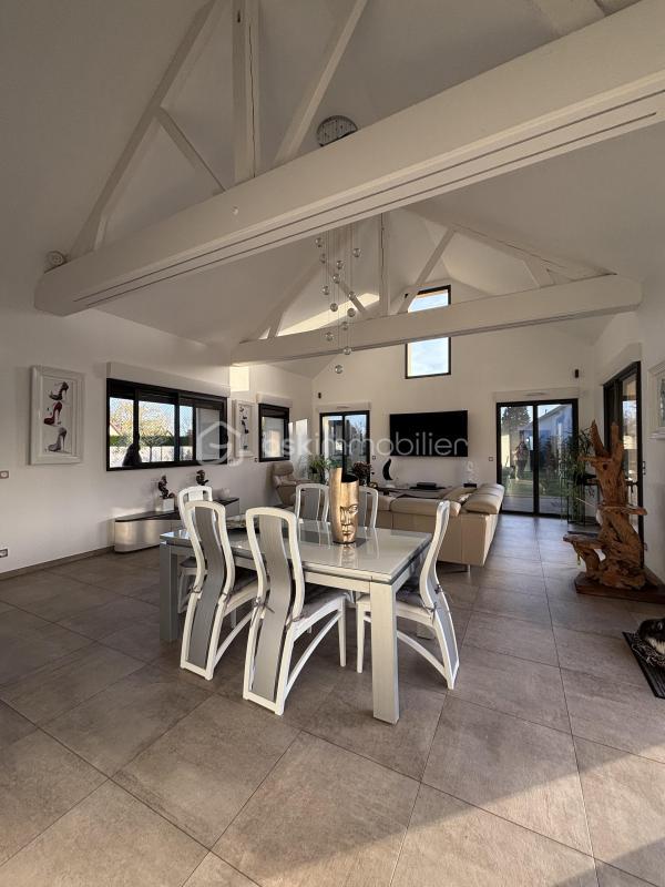 Maison - 460 m² - 12 pièces