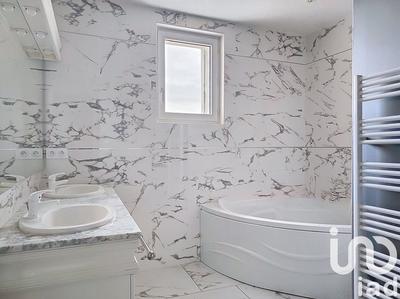 Maison - 200 m² - 7 pièces