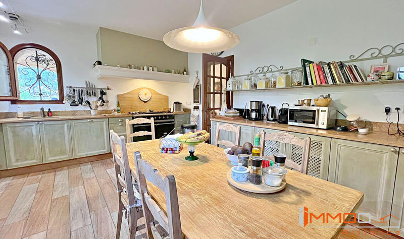 Villa - 215 m² - 9 pièces