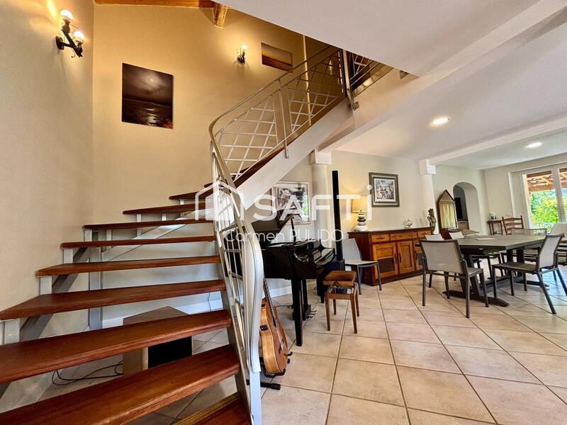 Maison - 200 m² - 6 pièces