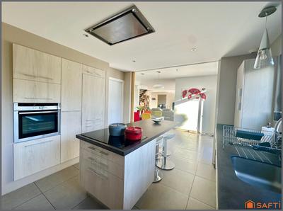 Maison - 151 m² - 6 pièces