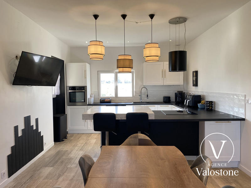 Maison - 198 m² - 6 pièces