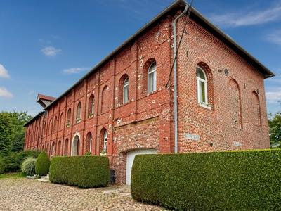 Maison - 650 m² - 8 pièces