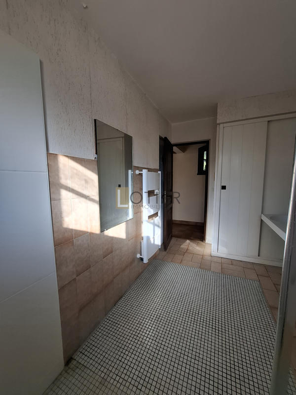 Maison - 220 m² - 7 pièces