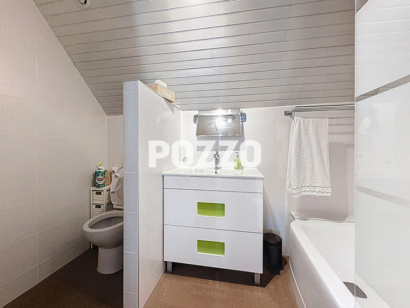 Maison - 220 m² - 8 pièces