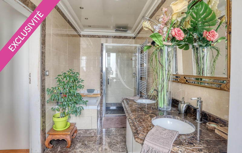 Maison - 307 m² - 9 pièces