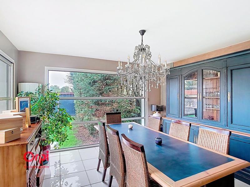 Maison - 210 m² - 6 pièces